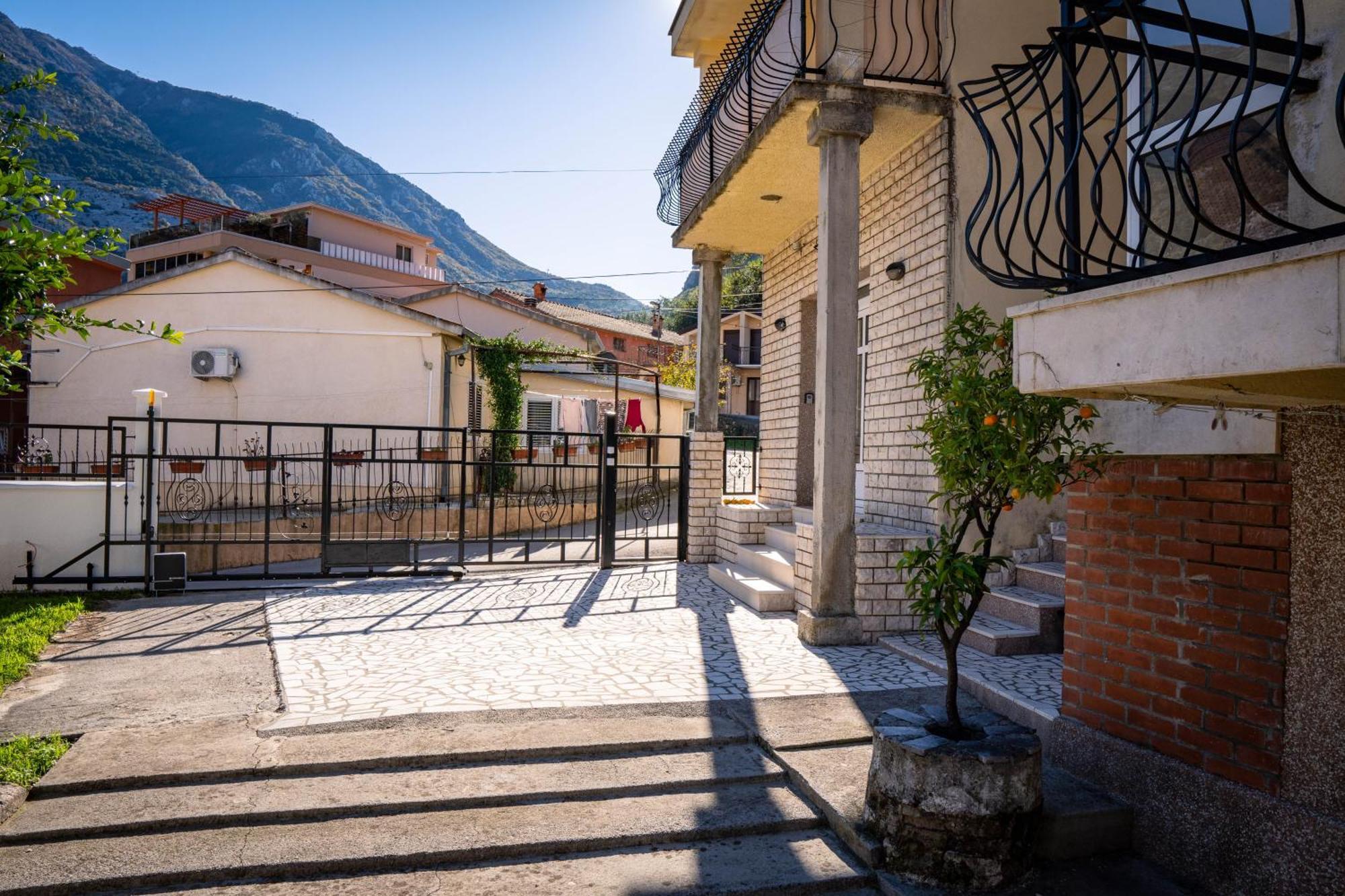 Bugi Apartment Kotor Exterior foto
