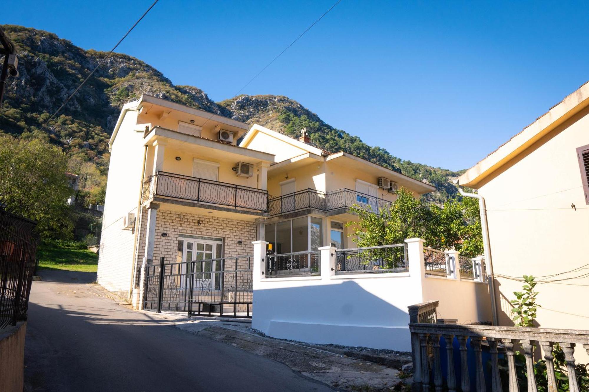Bugi Apartment Kotor Exterior foto